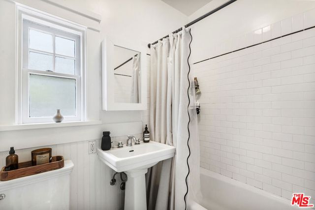 1120 W Edgeware Road, Los Angeles, CA 90026