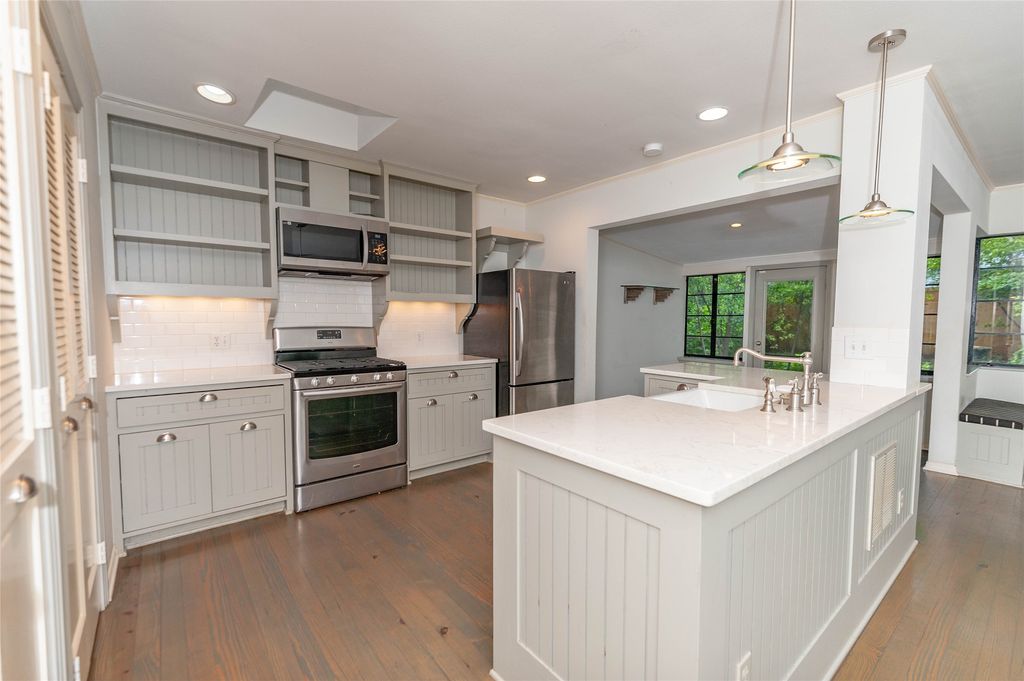 2850 Claudette Avenue, Dallas, TX 75211