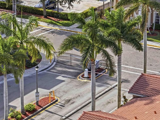 5959 London Lane, Tamarac, FL 33321