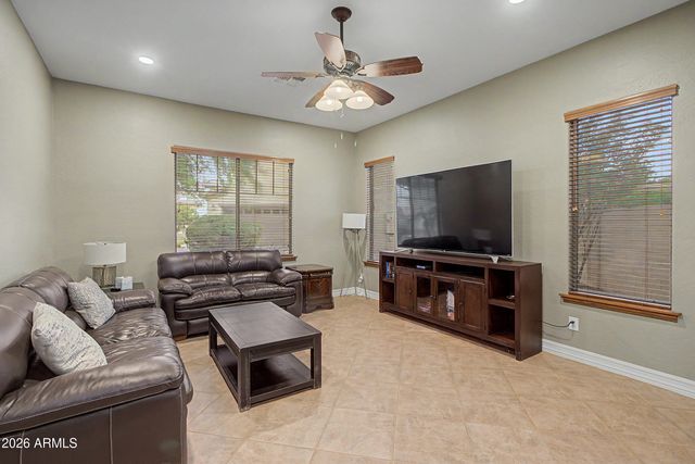 1351 E CANARY Drive, Gilbert, AZ 85297