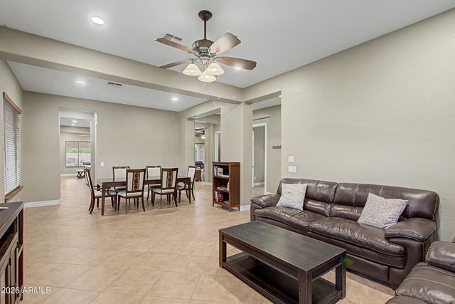 1351 E CANARY Drive, Gilbert, AZ 85297