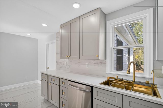 43 LINDEN LN, Plainsboro, NJ 08536