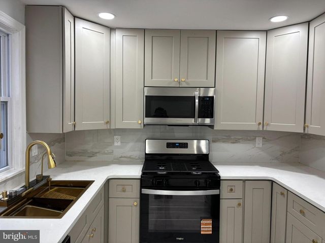 43 LINDEN LN, Plainsboro, NJ 08536