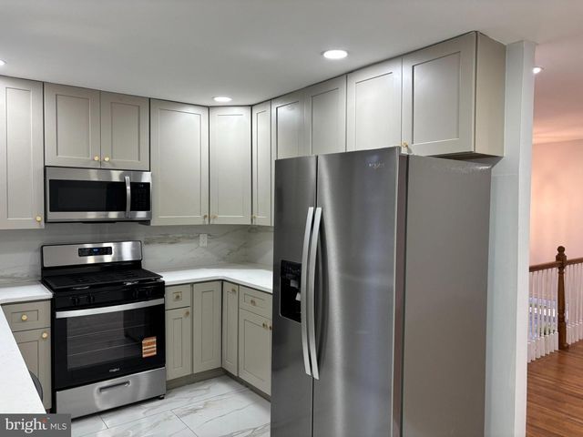 43 LINDEN LN, Plainsboro, NJ 08536