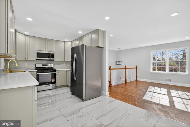 43 LINDEN LN, Plainsboro, NJ 08536