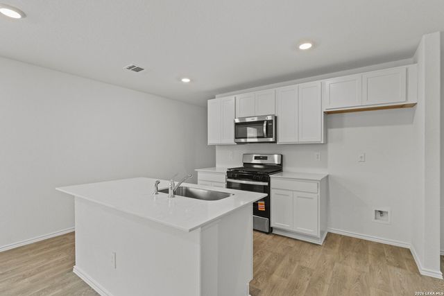 16052 Mahogany Way, Elmendorf, TX 78112