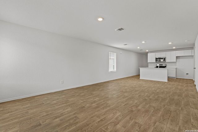 16052 Mahogany Way, Elmendorf, TX 78112