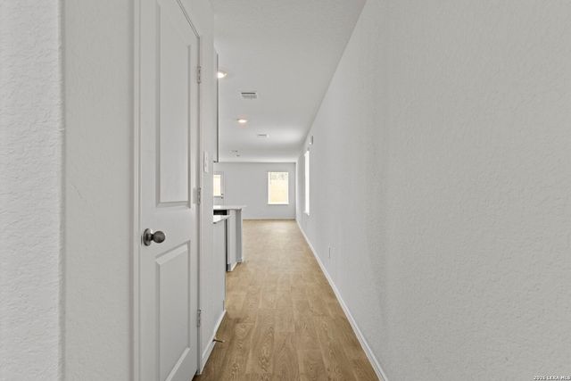 16052 Mahogany Way, Elmendorf, TX 78112