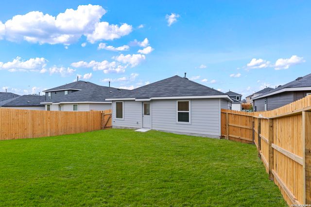 16052 Mahogany Way, Elmendorf, TX 78112