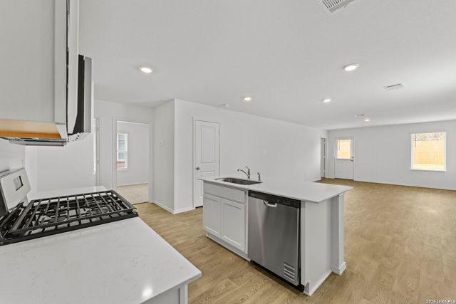 16052 Mahogany Way, Elmendorf, TX 78112