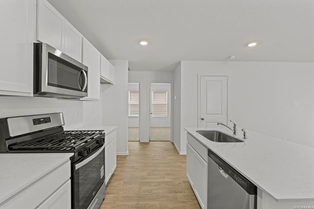 16052 Mahogany Way, Elmendorf, TX 78112