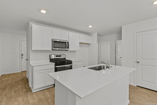 16052 Mahogany Way, Elmendorf, TX 78112