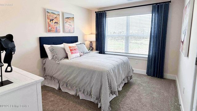 8122 Cedar Pointe Dr, Louisville, KY 40229