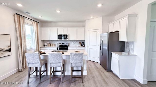 8122 Cedar Pointe Dr, Louisville, KY 40229