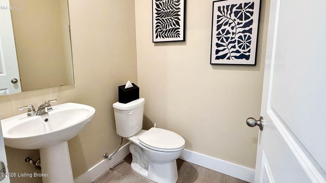 8122 Cedar Pointe Dr, Louisville, KY 40229