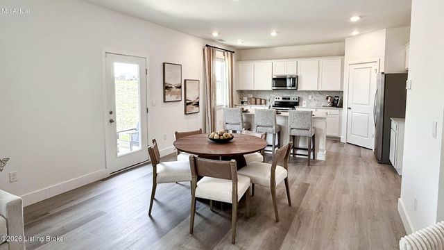 8122 Cedar Pointe Dr, Louisville, KY 40229