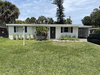 1220 Embassy Lane, Naples, FL 34104