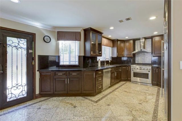 10610 Oak Tree, Sunland, CA 91040