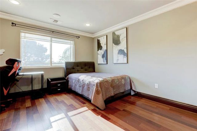 10610 Oak Tree, Sunland, CA 91040