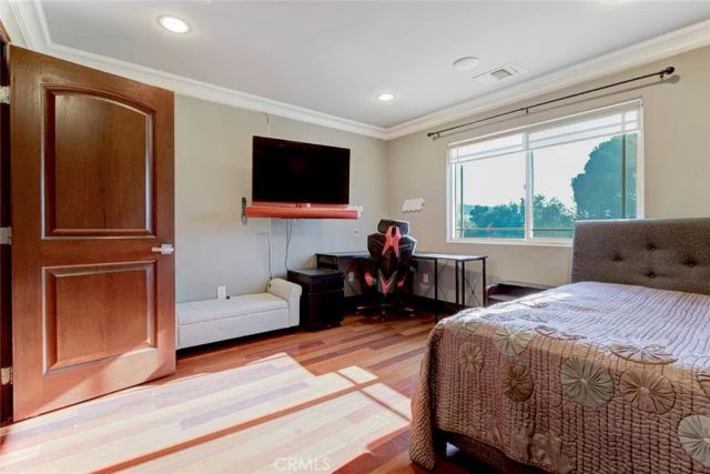 10610 Oak Tree, Sunland, CA 91040