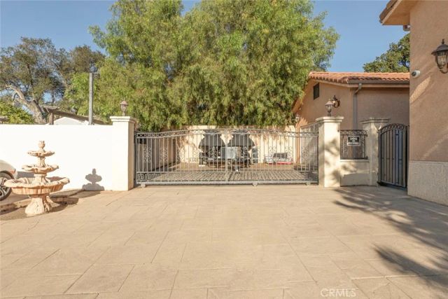 10610 Oak Tree, Sunland, CA 91040