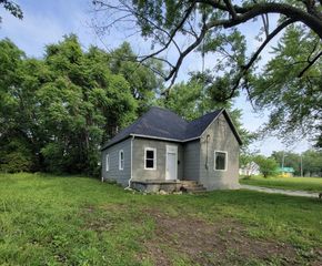 2347 North Lyon Avenue, Springfield, MO 65803