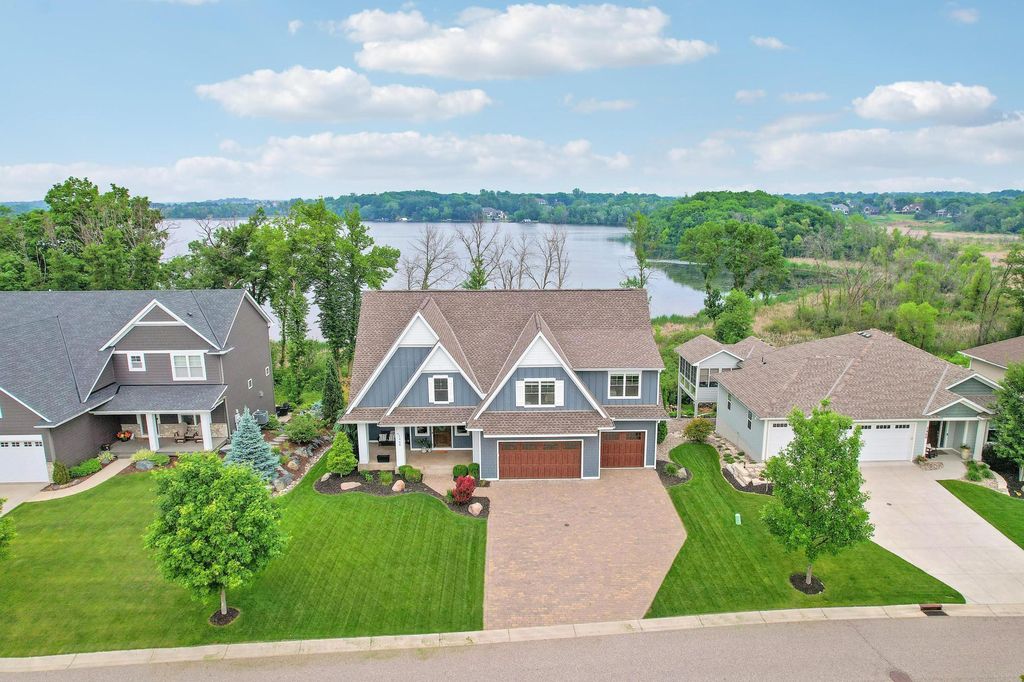 2468 Woods Drive, Victoria, MN 55386