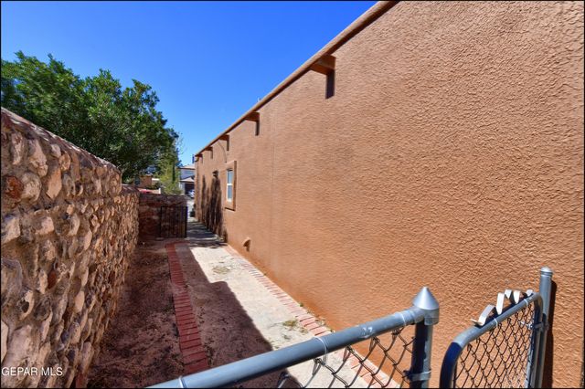 1424 RAINBOW RIDGE Drive, El Paso, TX 79912