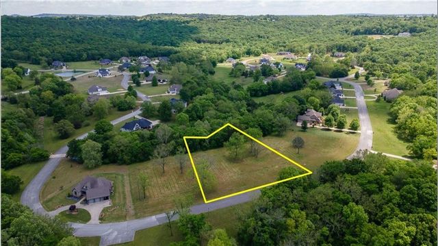 586 Winding Spring Drive, Fayetteville, AR 72703