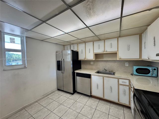 19255 NE 2nd Ave 2218, Miami, FL 33179