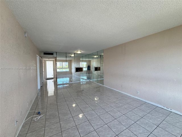 19255 NE 2nd Ave 2218, Miami, FL 33179
