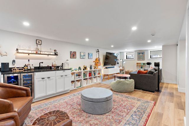 39 Essex St, Boston, MA 02129