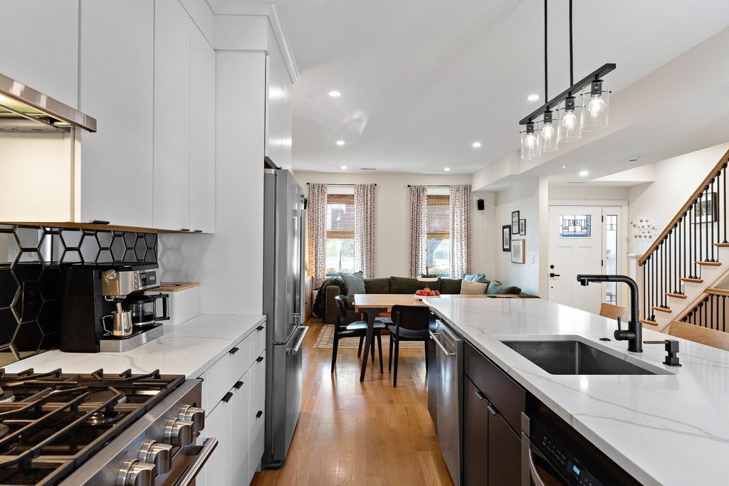 39 Essex St, Boston, MA 02129