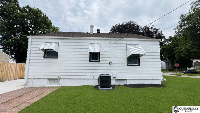 4916 S 41 Street, Omaha, NE 68107