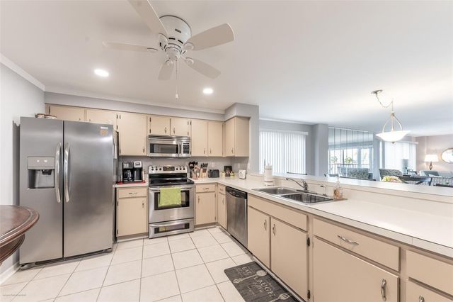 1477 PARK BEACH CIRCLE 11, Punta Gorda, FL 33950