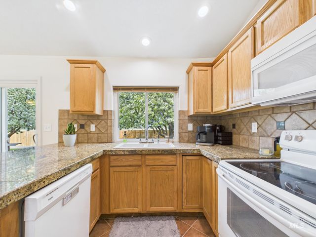 3006 Queen Anne Dr, Emmett, ID 83617