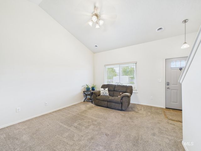 3006 Queen Anne Dr, Emmett, ID 83617