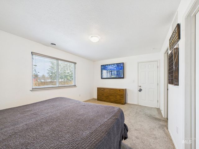 3006 Queen Anne Dr, Emmett, ID 83617