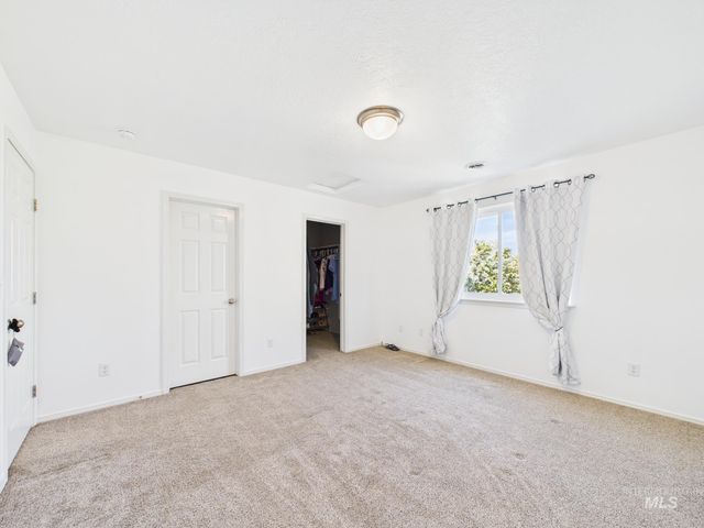3006 Queen Anne Dr, Emmett, ID 83617