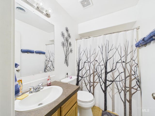 3006 Queen Anne Dr, Emmett, ID 83617