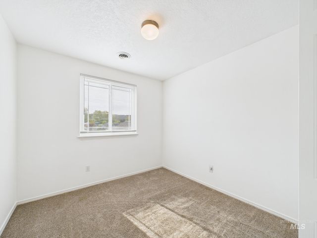 3006 Queen Anne Dr, Emmett, ID 83617