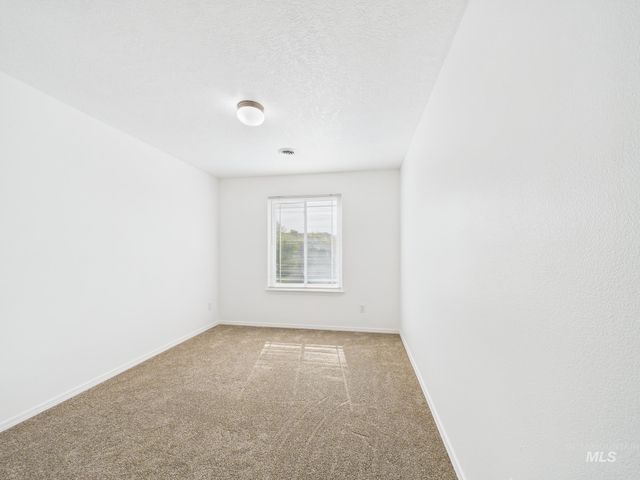 3006 Queen Anne Dr, Emmett, ID 83617