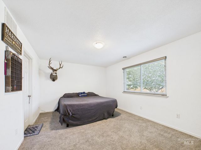 3006 Queen Anne Dr, Emmett, ID 83617