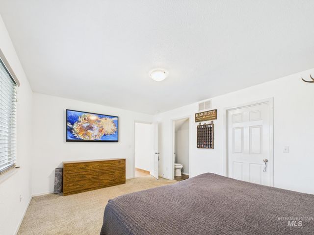 3006 Queen Anne Dr, Emmett, ID 83617
