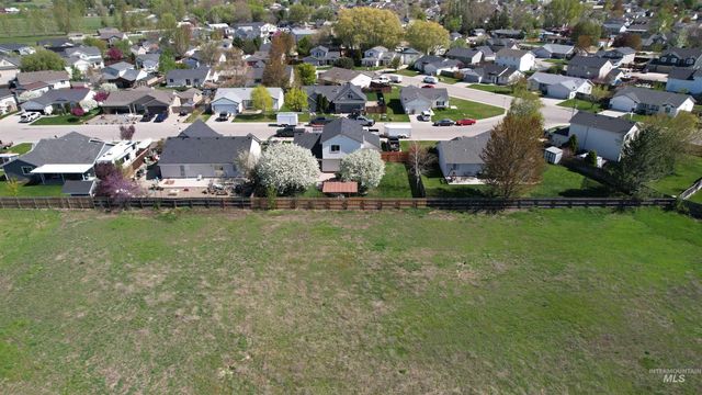 3006 Queen Anne Dr, Emmett, ID 83617