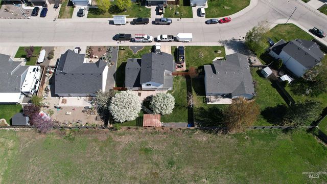 3006 Queen Anne Dr, Emmett, ID 83617