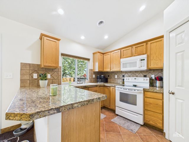 3006 Queen Anne Dr, Emmett, ID 83617