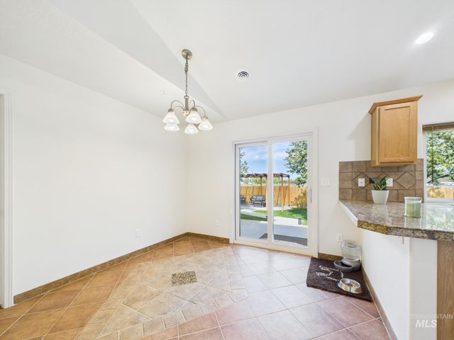 3006 Queen Anne Dr, Emmett, ID 83617