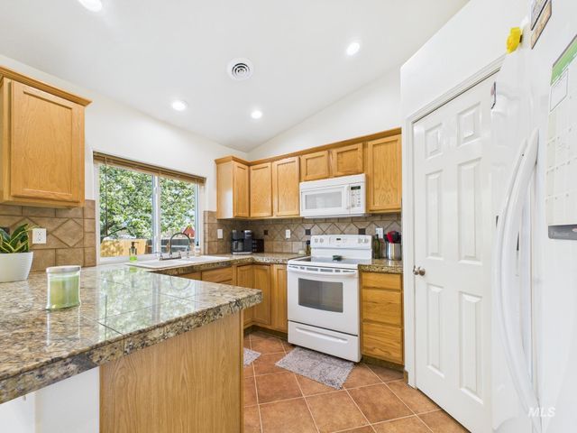 3006 Queen Anne Dr, Emmett, ID 83617