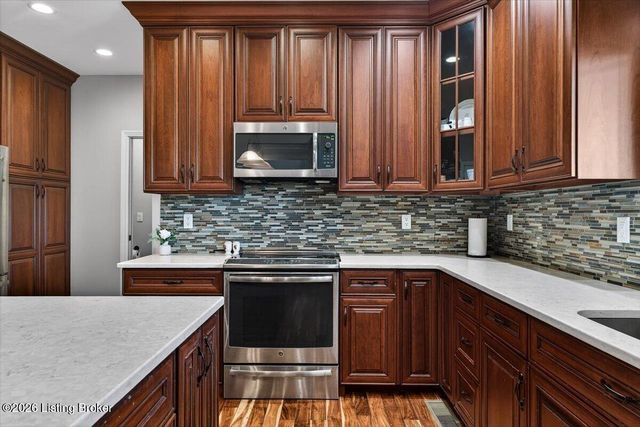 2832 Klondike Ln, Louisville, KY 40218